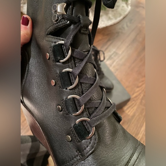Sorel After Hours Lace Up Boot, Black, Size 7.5, Excellent Condition with Box - Picture 4 of 8